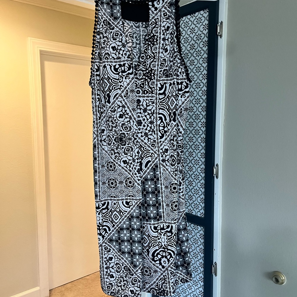 Black and White Patterned Dress - Picture 2 of 9